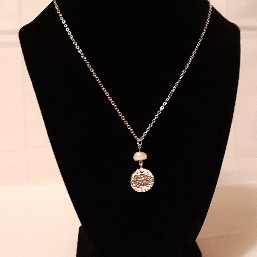White Pearl Hammered Disc pendant Silver plated Necklace Handmade Simple Boho